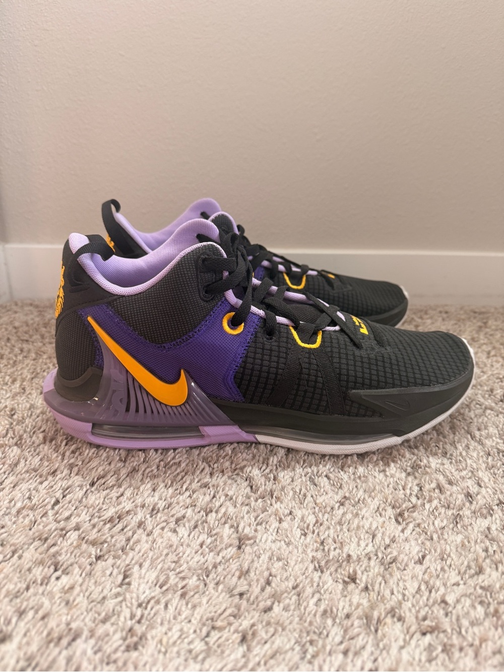 Nike LeBron Witness 7 size 13